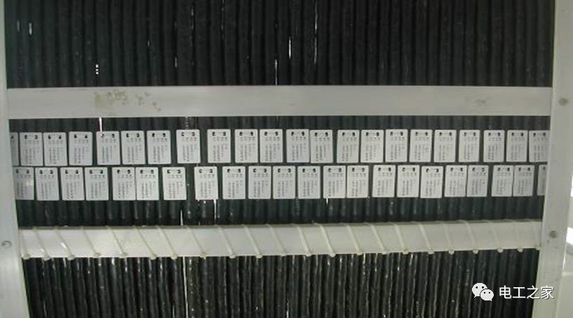 一條完成開關柜安裝，電纜橋架施工，電纜敷設及布線施工，照明配電箱施工