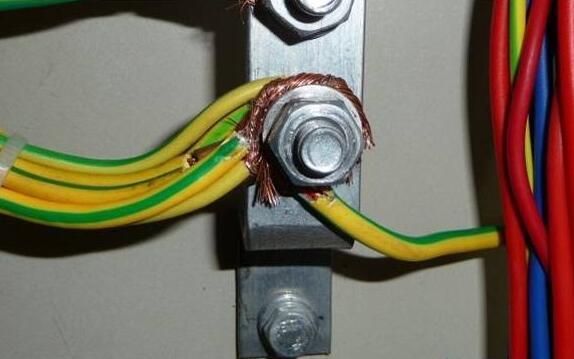 家居裝飾配電箱這樣做，難怪你拿不到錢(qián)。