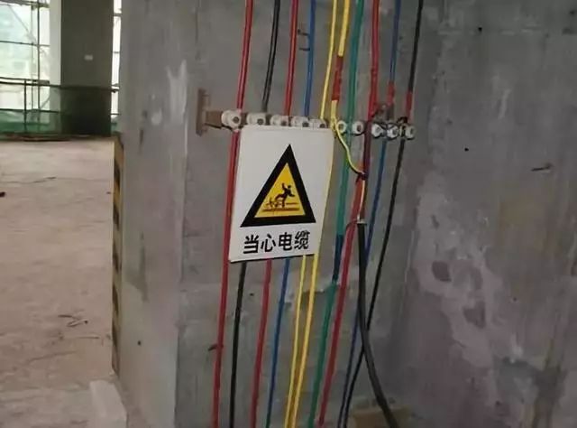 施工現(xiàn)場臨時用電配電箱及開關箱配置和使用說明，圖示詳圖