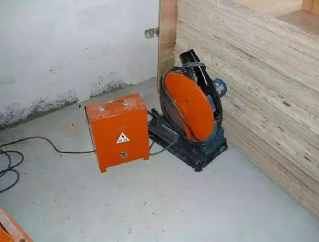 施工現(xiàn)場臨時用電配電箱及開關箱配置和使用說明，圖示詳圖