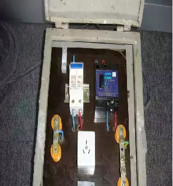 施工現(xiàn)場臨時用電配電箱及開關箱配置和使用說明，圖示詳圖