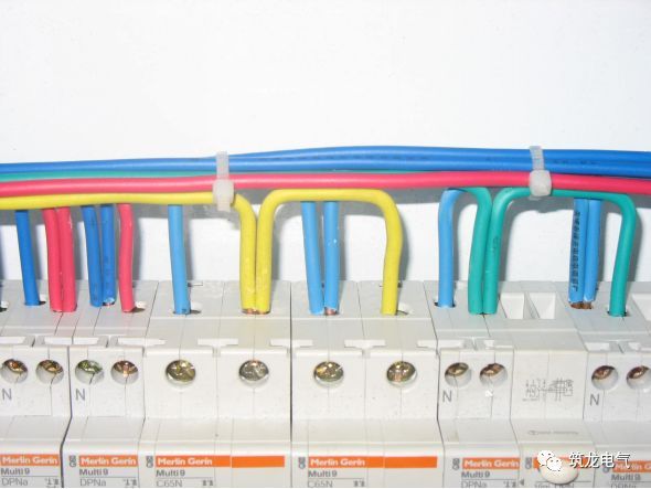 《建筑電氣工程施工質(zhì)量驗收規(guī)范》GB50303-2015 配電箱(機(jī)柜)安裝詳細(xì)說明！