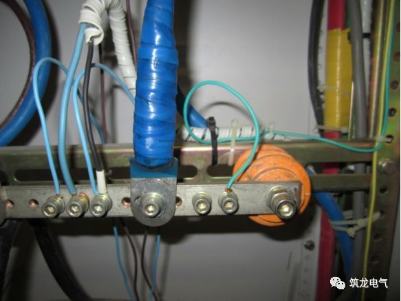 《建筑電氣工程施工質(zhì)量驗收規(guī)范》GB50303-2015 配電箱(機(jī)柜)安裝詳細(xì)說明！