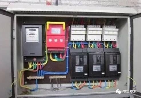 分析了配電箱的內部結構，誰能理解它？
