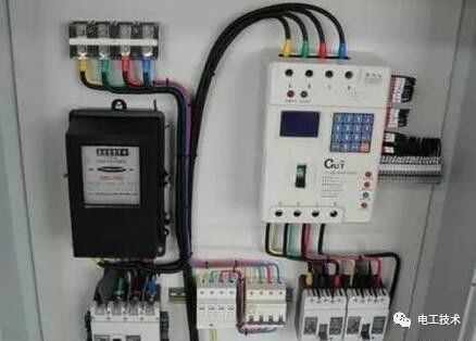 分析了配電箱的內部結構，誰能理解它？