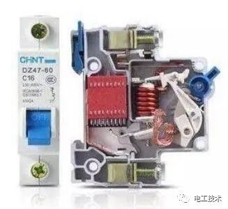 分析了配電箱的內部結構，誰能理解它？