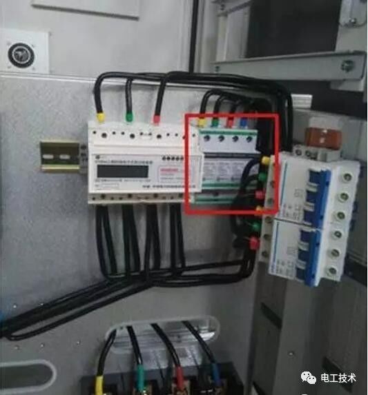 分析了配電箱的內部結構，誰能理解它？