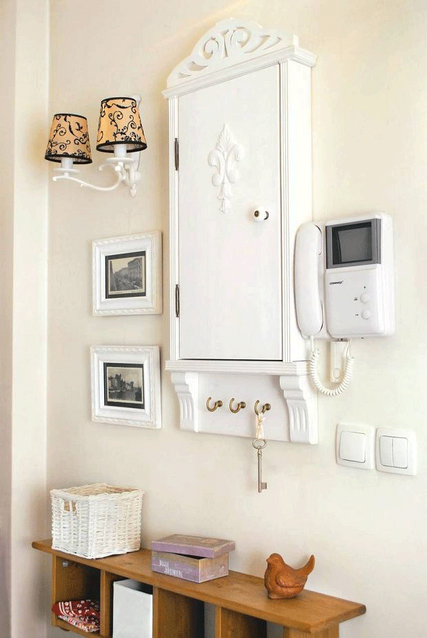 你家人的配電箱隱藏得好嗎？新房子的裝飾看起來很漂亮，因為做得很好。