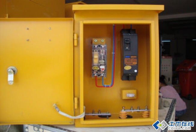 三級配電，二級保護(hù)，一機(jī)一閘一漏，一箱配電箱及施工要求