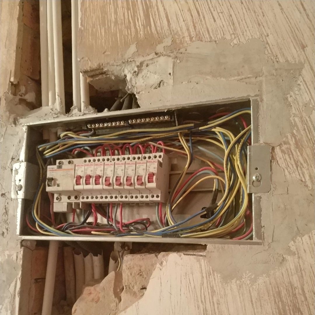 在安裝配電箱之前，我應(yīng)該注意什么？這個細節(jié)不能馬虎！